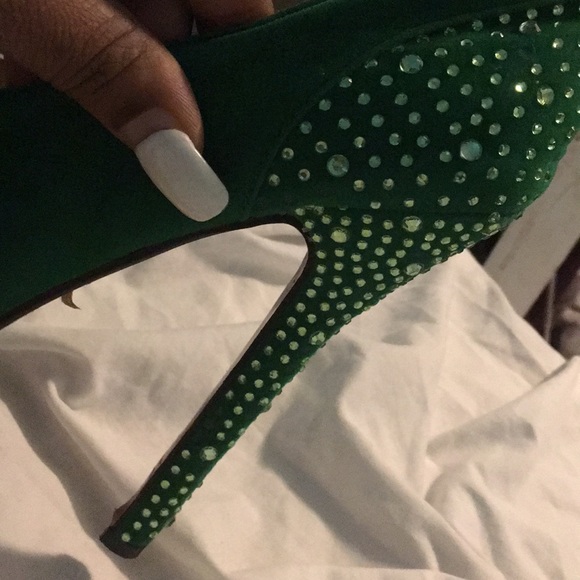 Heels - Picture 3 of 3